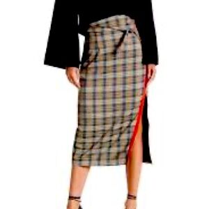 TOV Holy Plaid A-Line Skirt - Brown and Gray
Size 44 think it’s a 12 in US size
